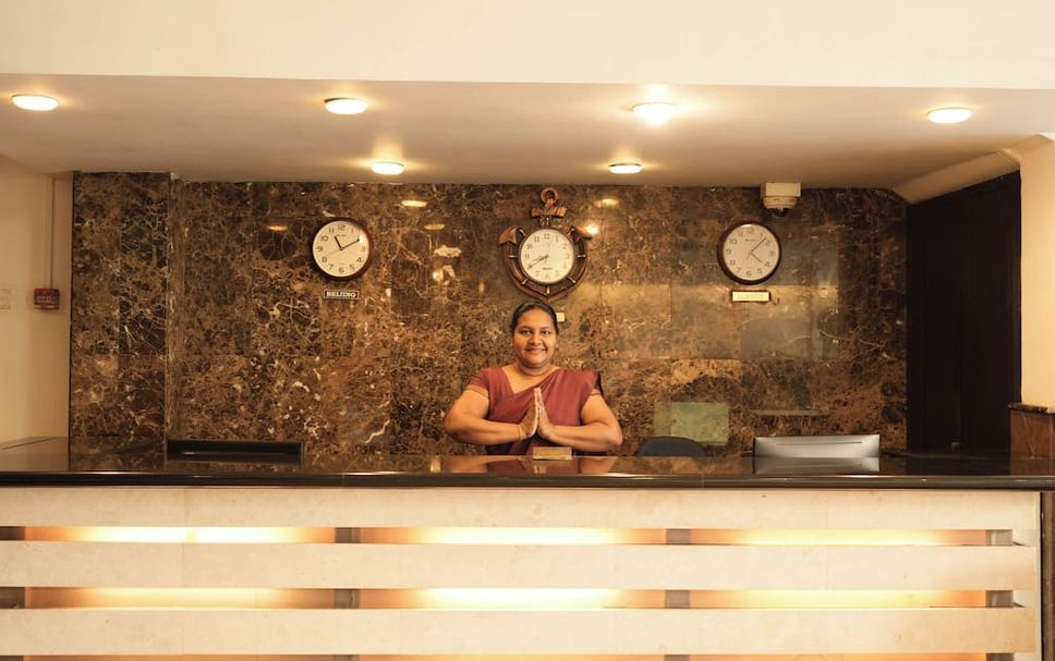 Meja Penyambut Tetamu Gambar