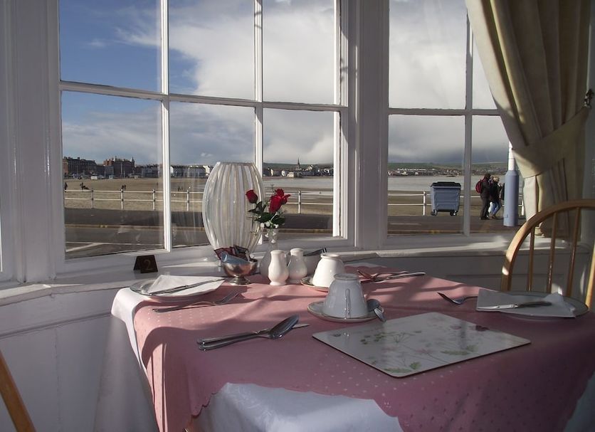 Ruang Makan Gambar