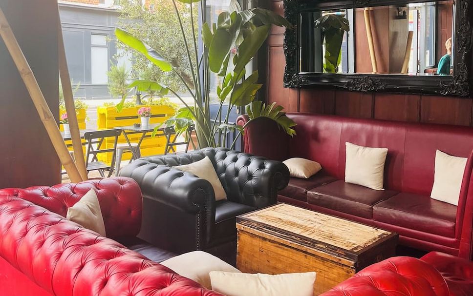 Balai Menunggu Gambar