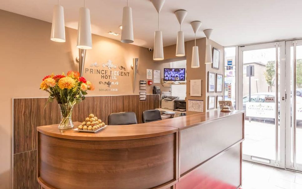 Meja Penyambut Tetamu Gambar