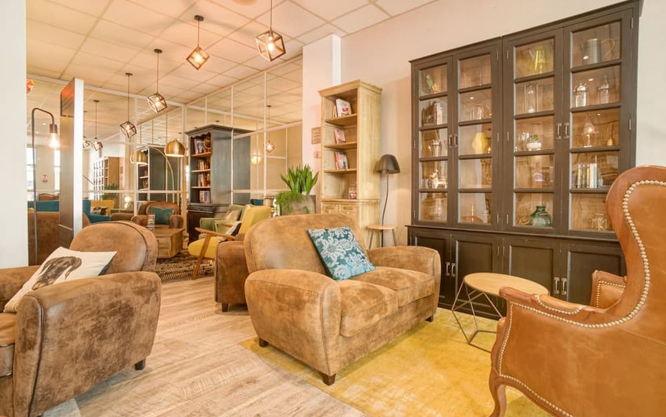 Balai Menunggu Gambar