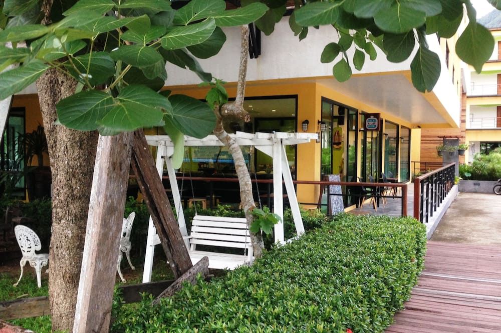 Pemandangan luar