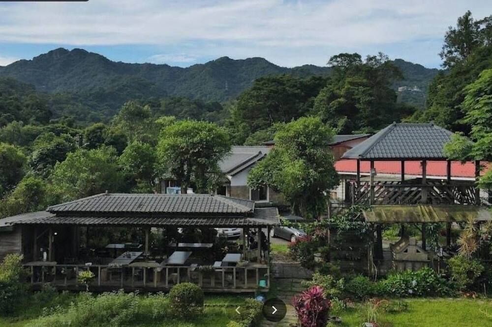 Pemandangan luar