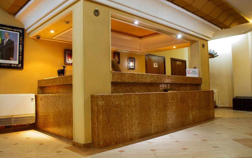 Meja Penyambut Tetamu Gambar