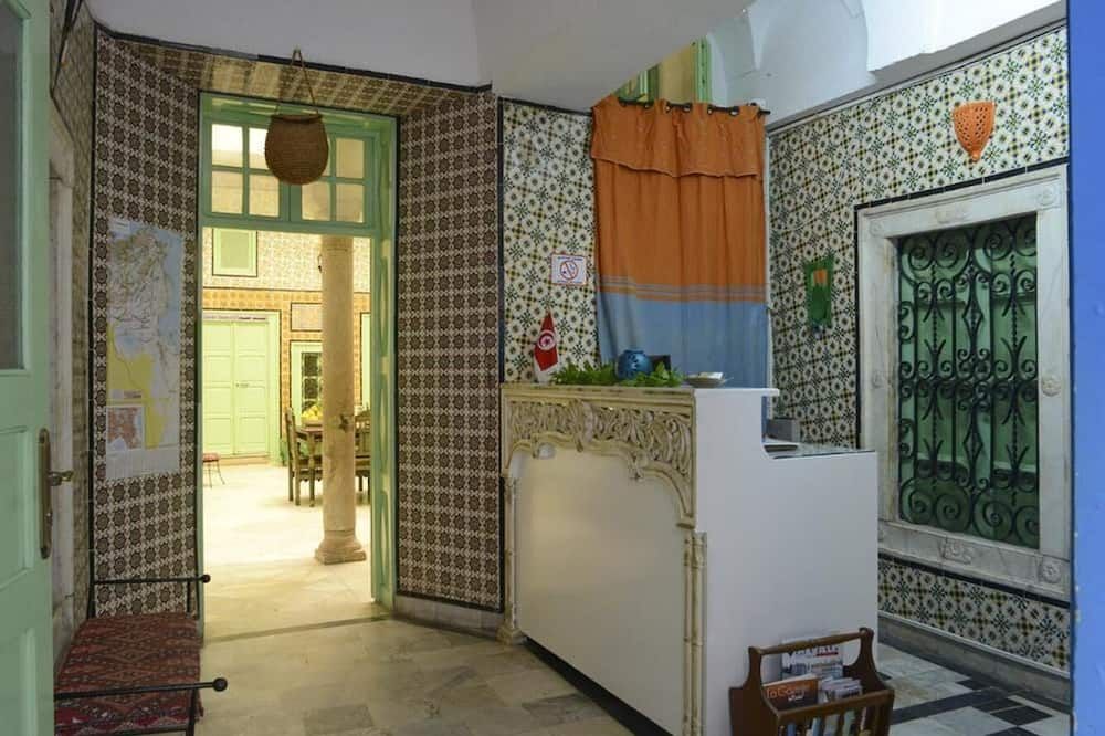 Meja Penyambut Tetamu