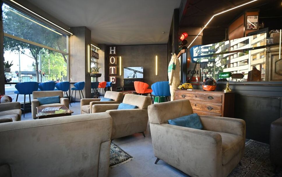 Balai Menunggu Gambar