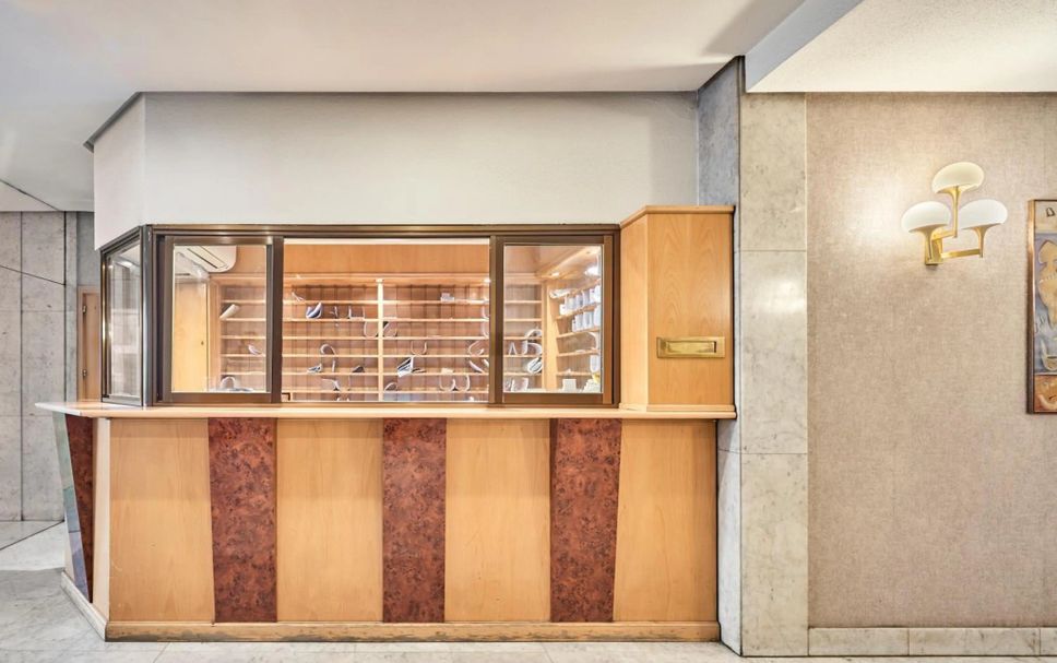 Meja Penyambut Tetamu Gambar