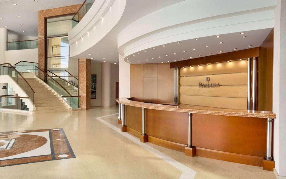 Meja Penyambut Tetamu Gambar