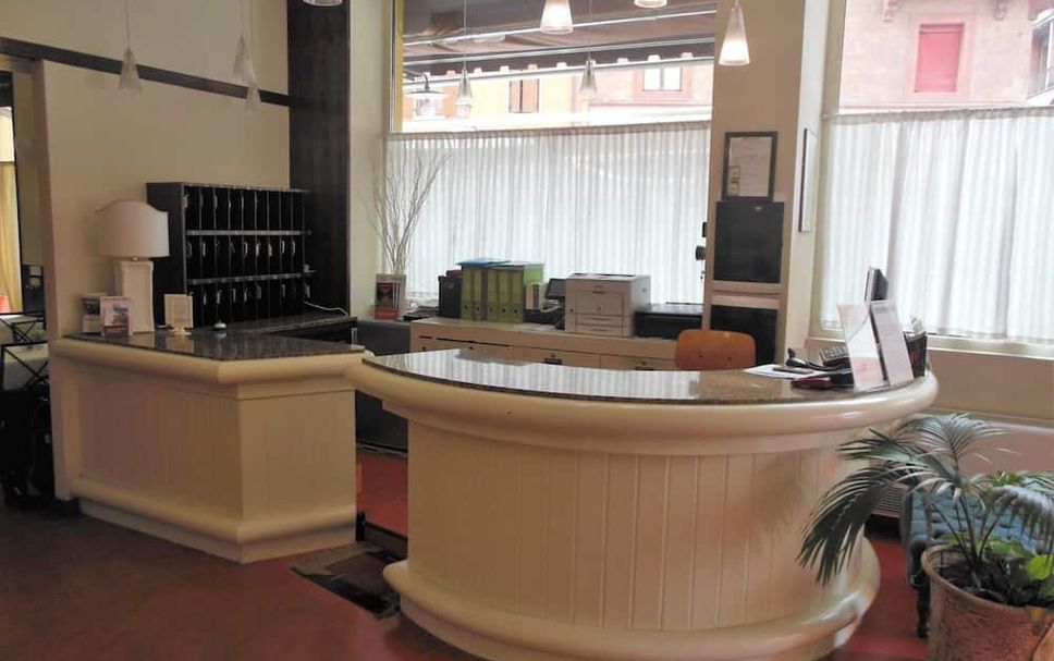 Meja Penyambut Tetamu Gambar