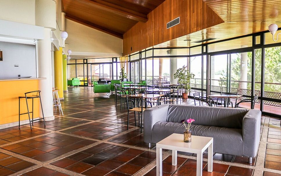 Balai Menunggu Gambar