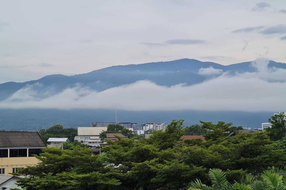 Pemandangan luar