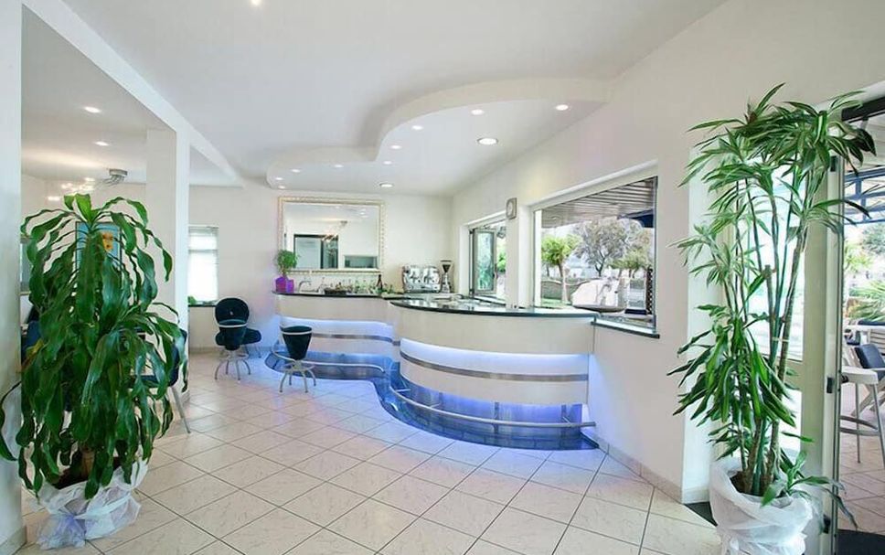 Meja Penyambut Tetamu Gambar