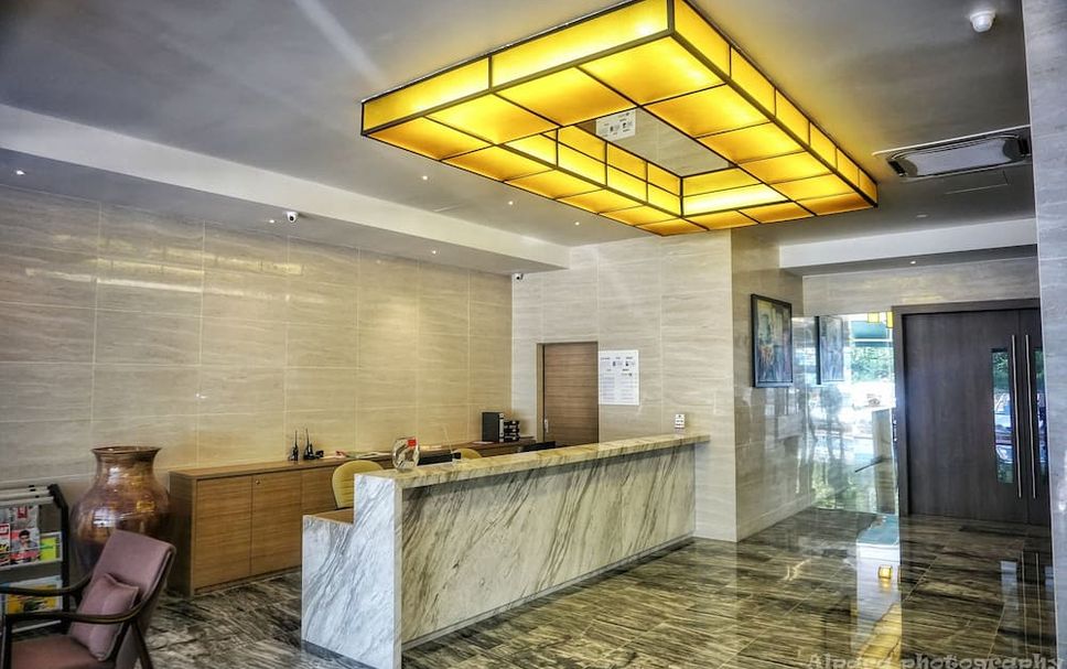 Meja Penyambut Tetamu Gambar