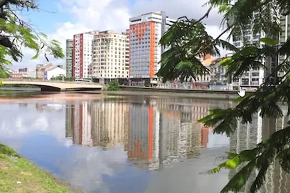 Pemandangan luar