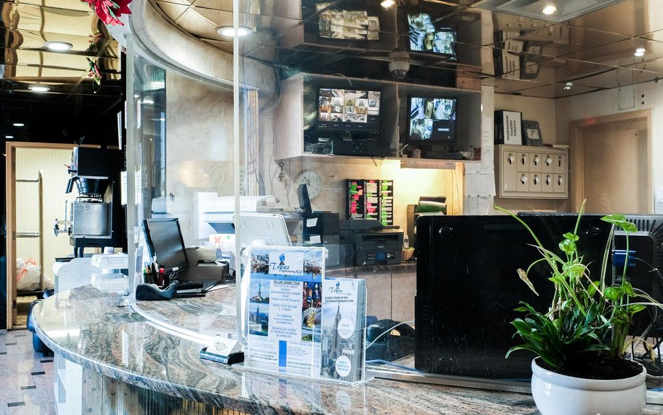 Meja Penyambut Tetamu Gambar