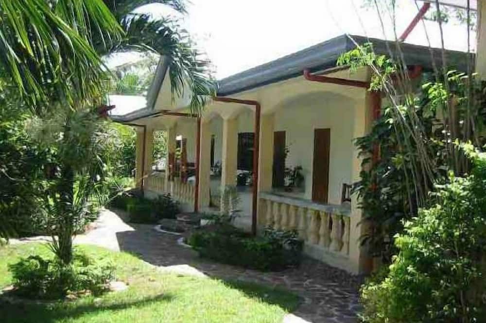 Pemandangan luar