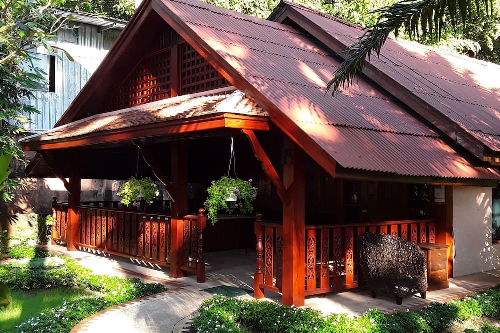 Pemandangan luar