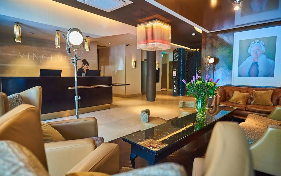 Meja Penyambut Tetamu Gambar