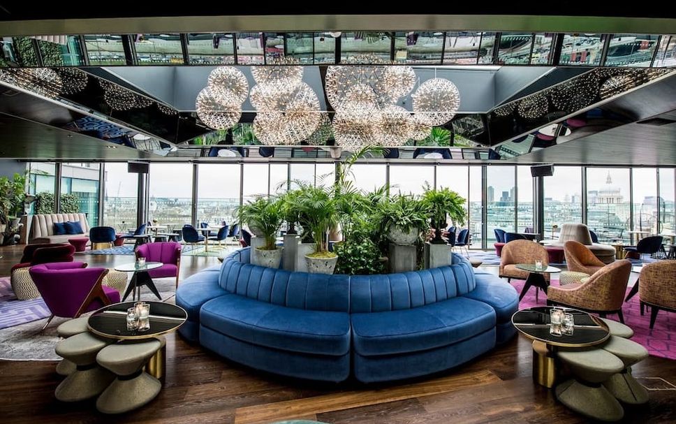 Balai Menunggu Gambar