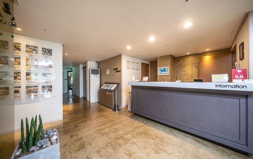 Meja Penyambut Tetamu Gambar