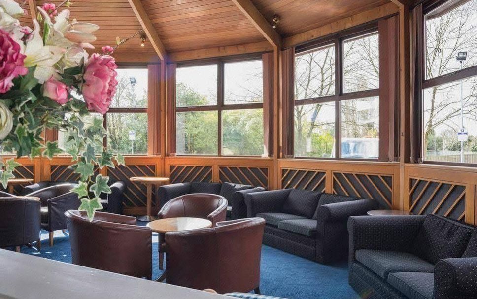 Balai Menunggu Gambar