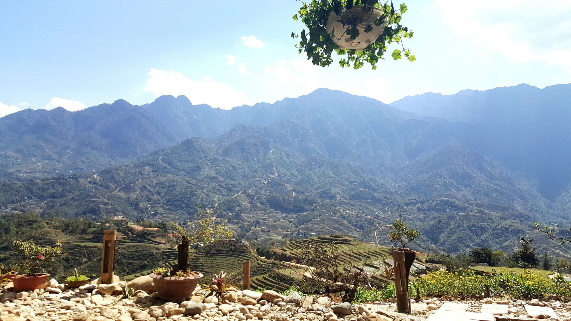 Pemandangan luar