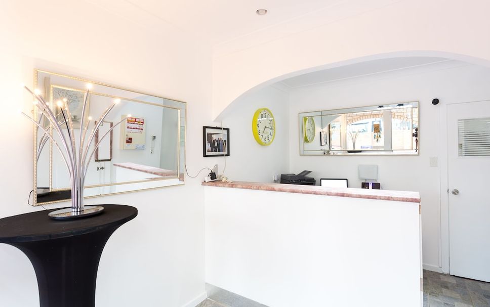 Meja Penyambut Tetamu Gambar