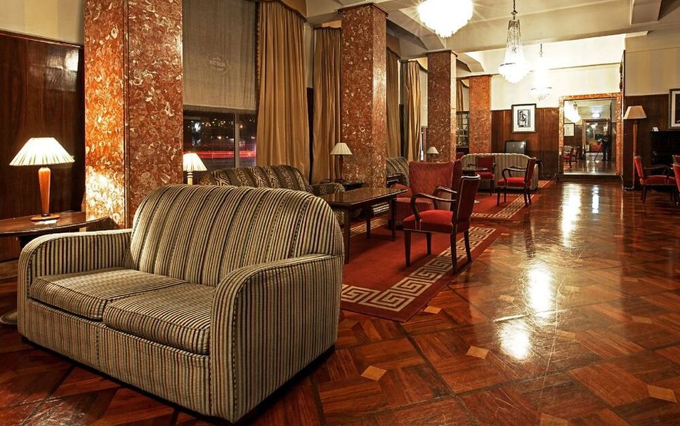 Balai Menunggu Gambar