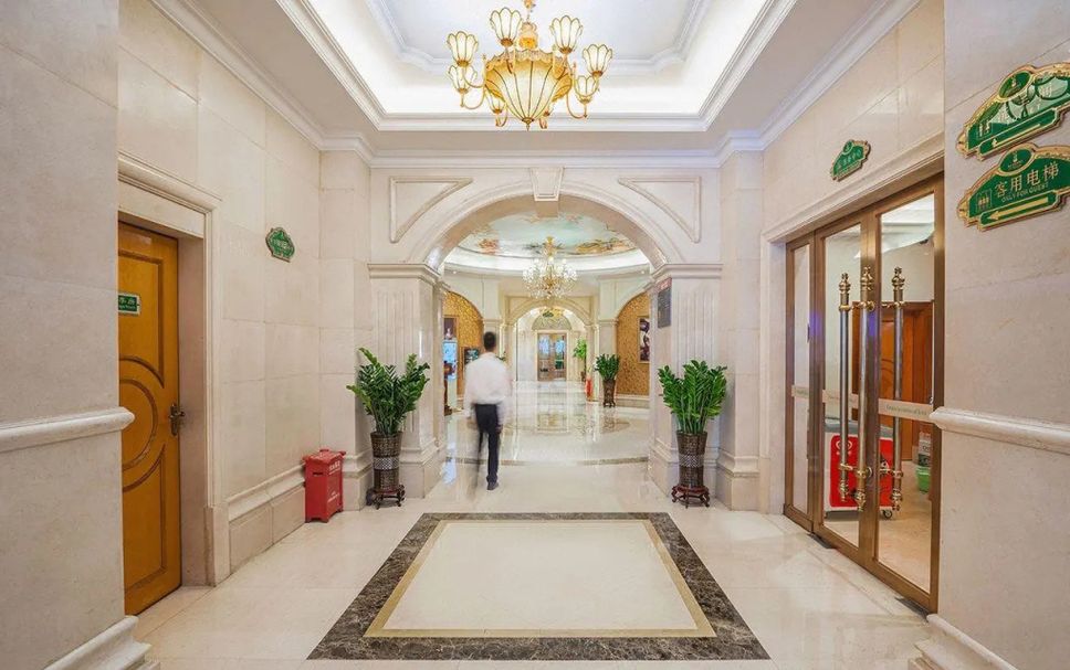 hallway Gambar