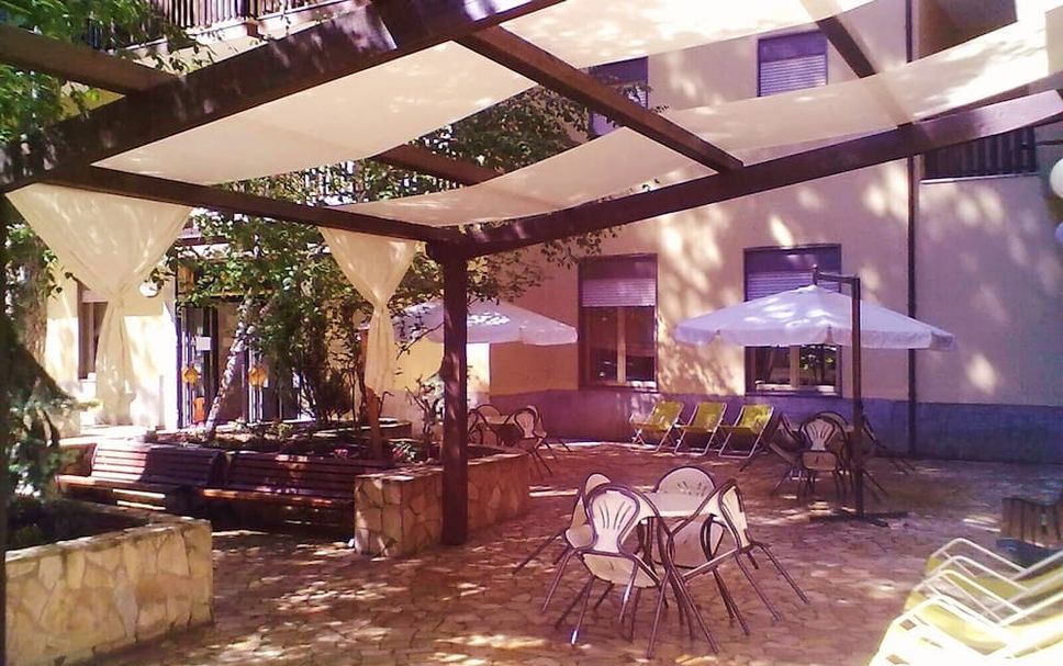 Patio Gambar