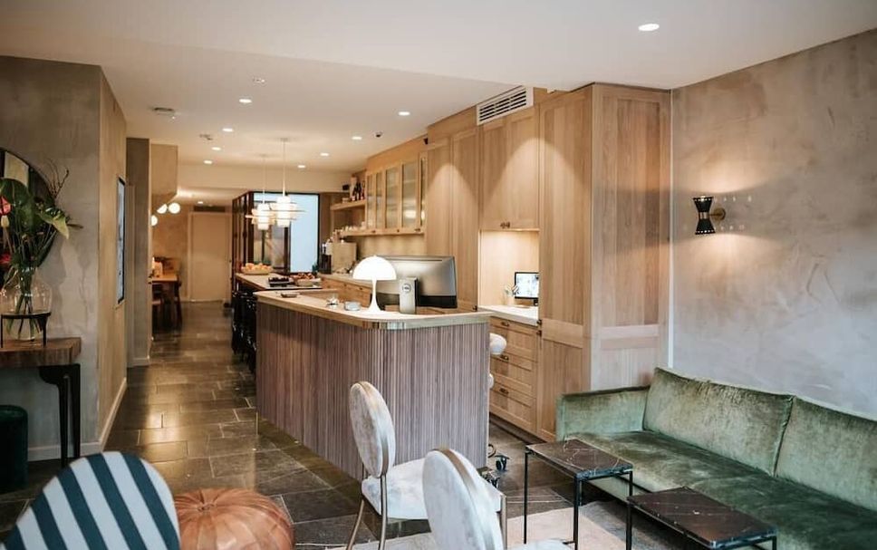 Meja Penyambut Tetamu Gambar