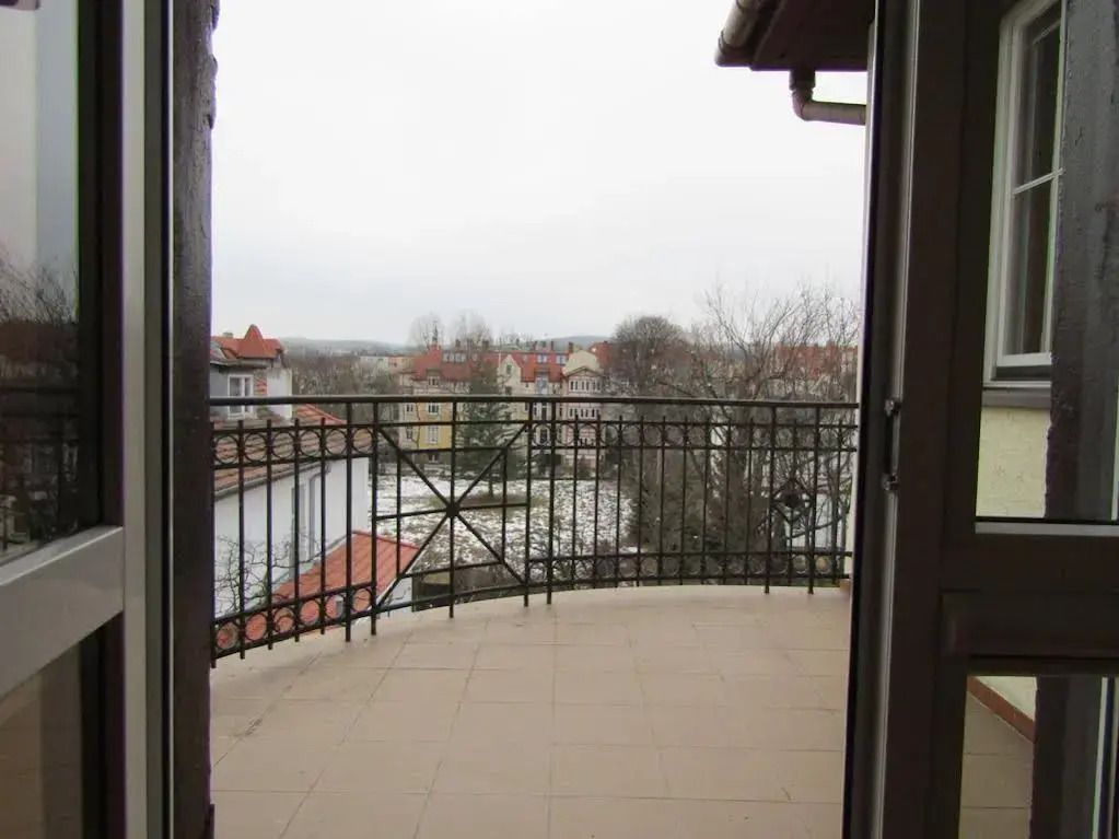 Balkoni Gambar