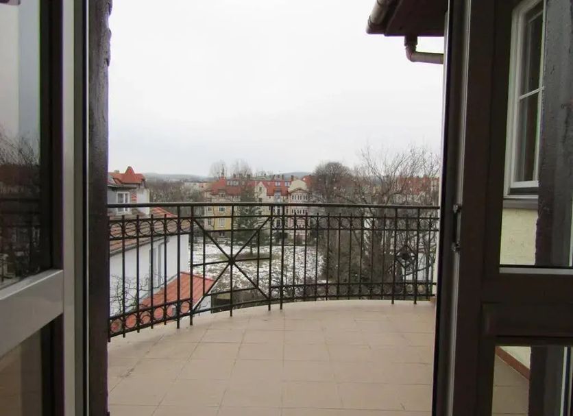 Balkoni Gambar