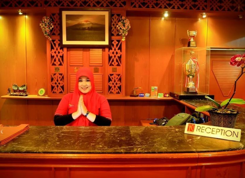 Meja Penyambut Tetamu Gambar