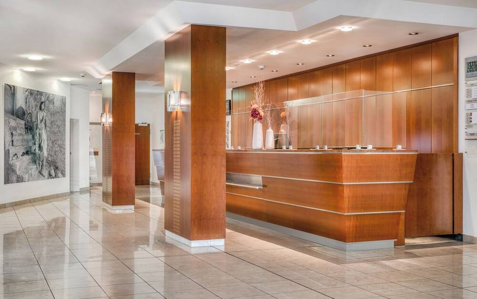 Meja Penyambut Tetamu Gambar