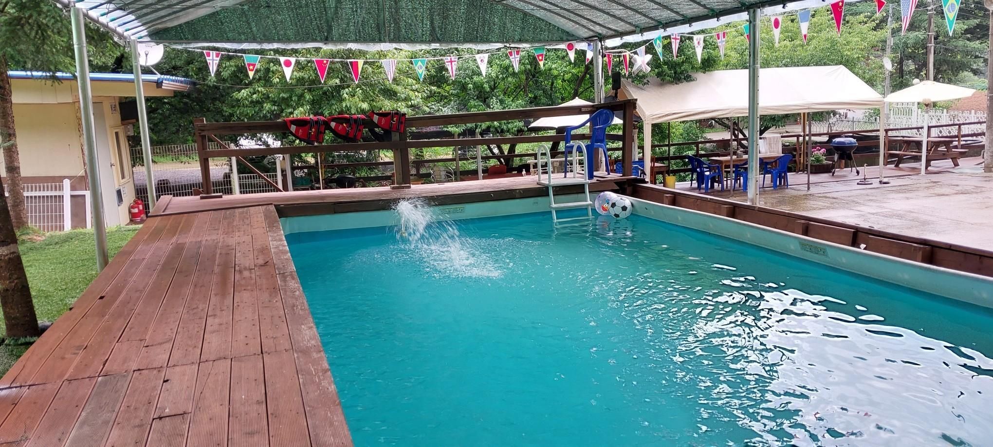 Kolam renang Gambar