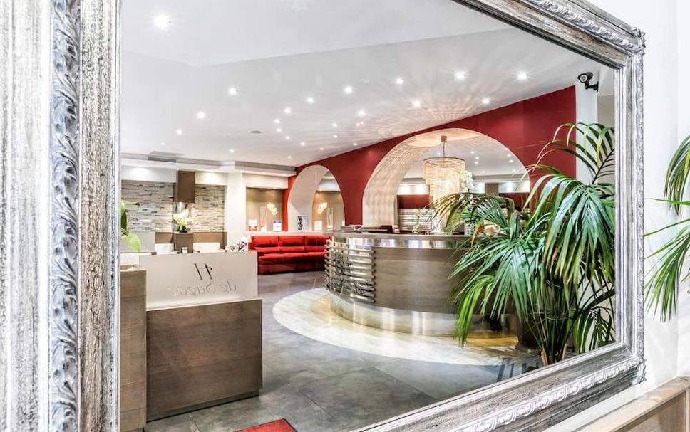 Meja Penyambut Tetamu Gambar