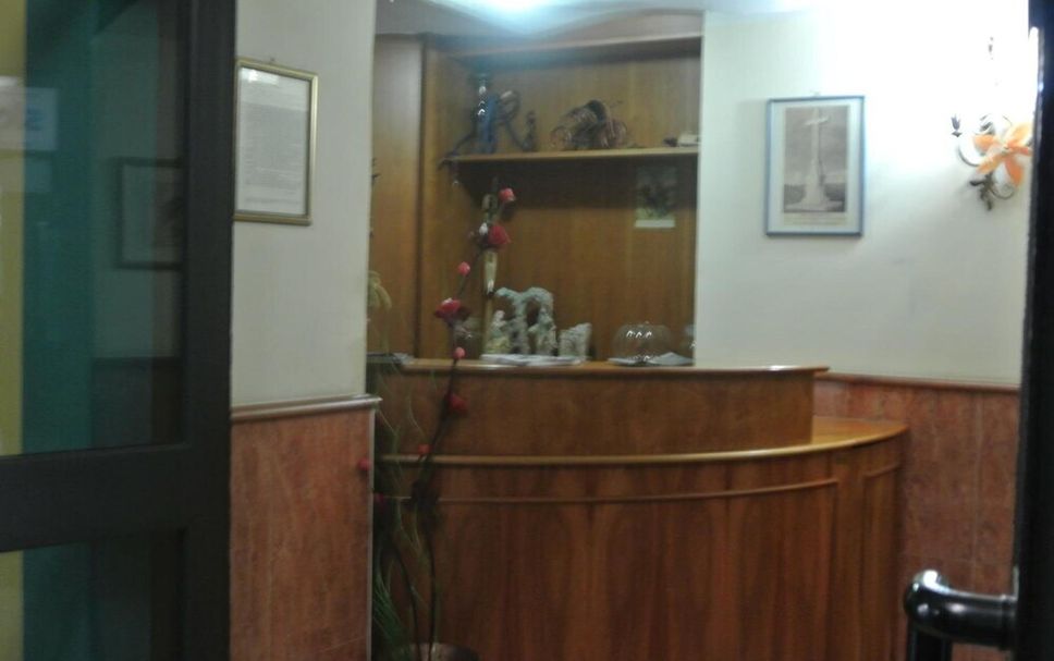 Meja Penyambut Tetamu Gambar