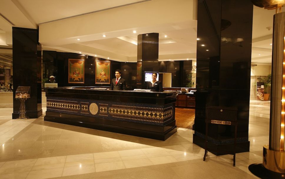 Meja Penyambut Tetamu Gambar