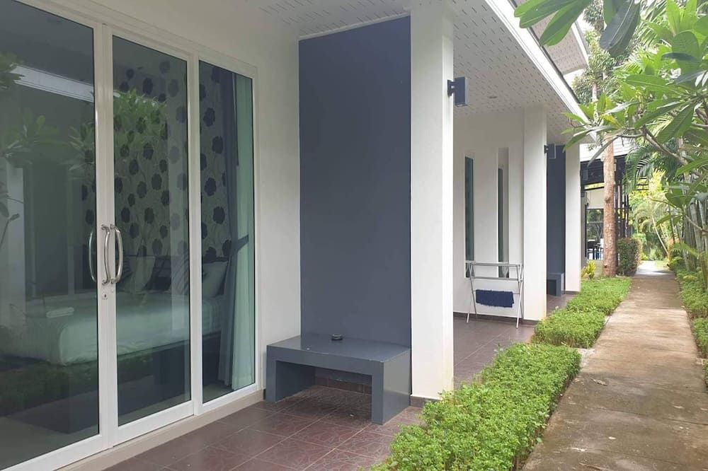 Pemandangan luar