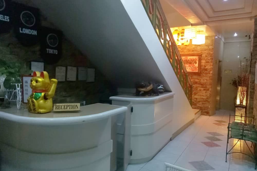 Meja Penyambut Tetamu