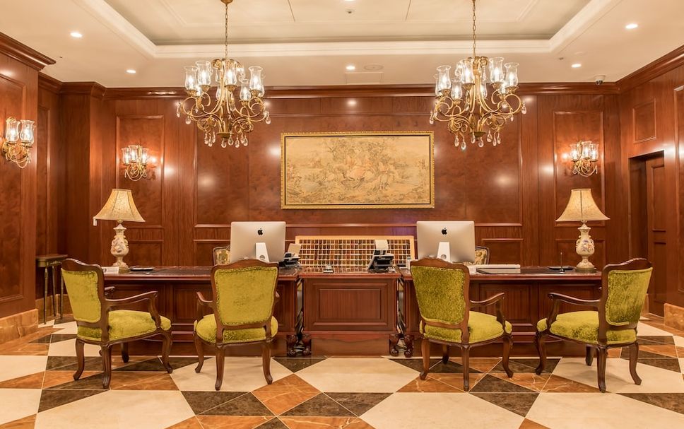 Meja Penyambut Tetamu Gambar