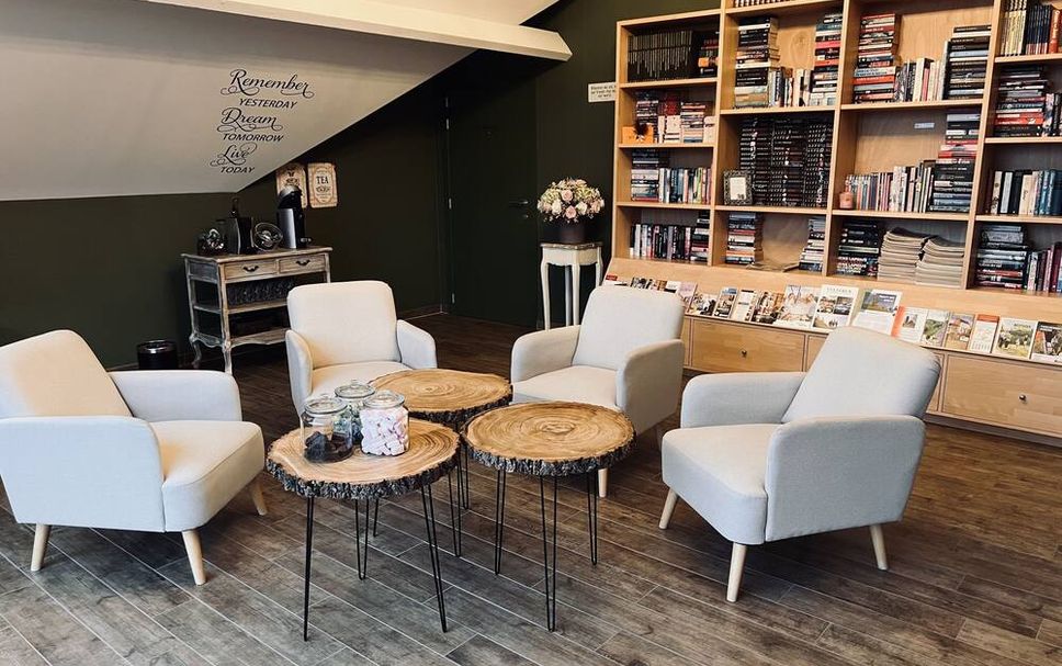 Balai Menunggu Gambar