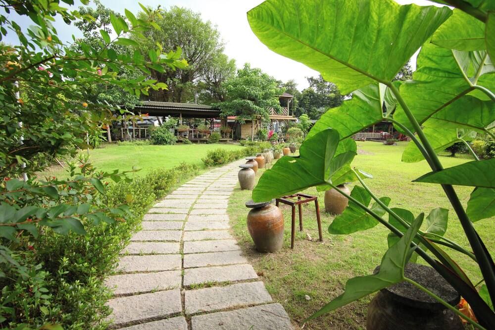 Pemandangan luar