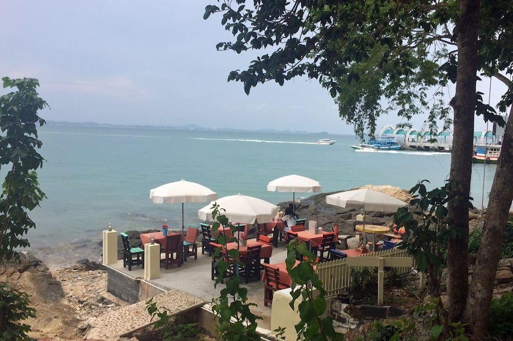 Pemandangan luar