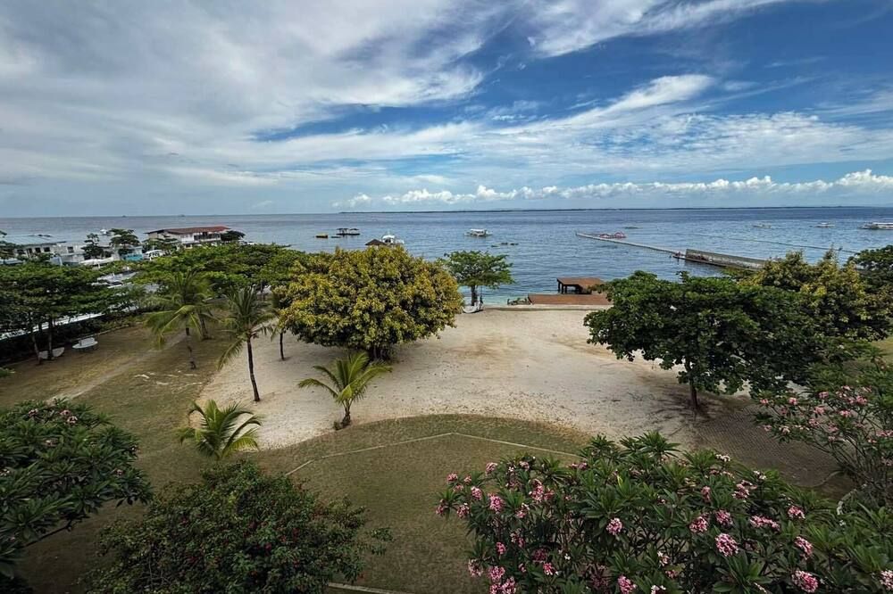 Pemandangan luar