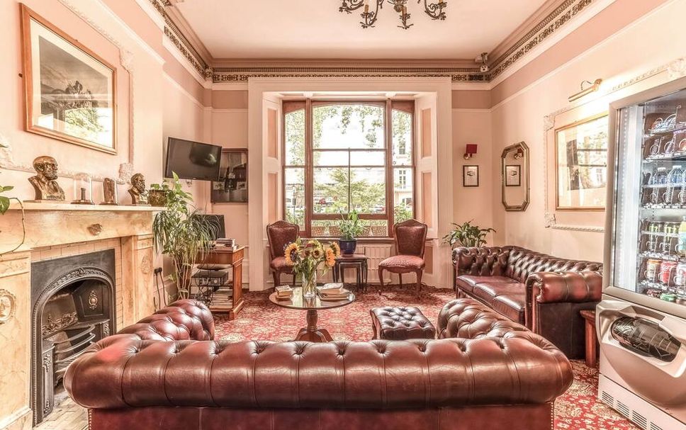 Balai Menunggu Gambar