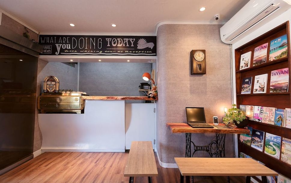 Meja Penyambut Tetamu Gambar