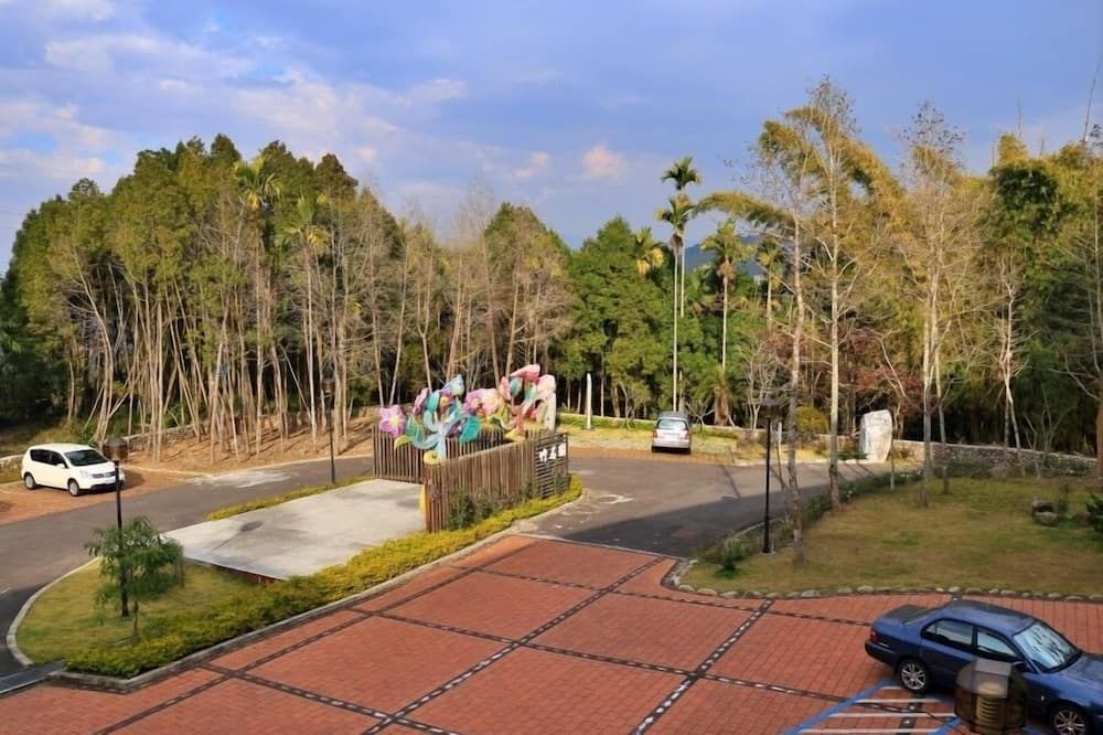 Pemandangan luar