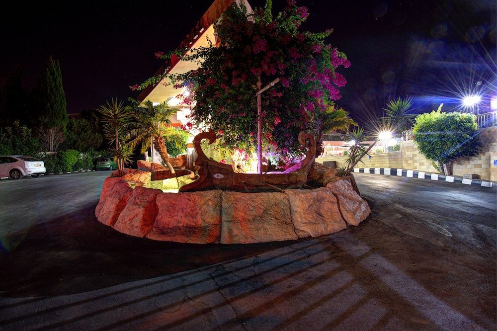 Pemandangan luar